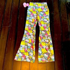 Hello kitty/Sanrio flared (yoga) pants. cute Bell Bottom style pants. Junior M